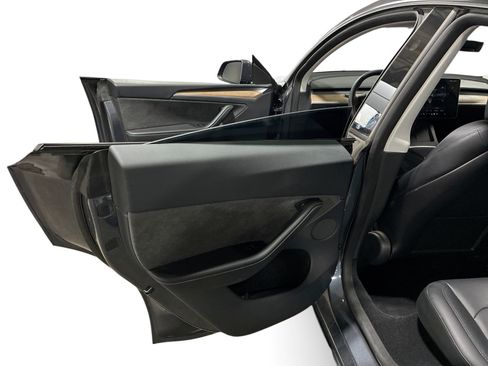 Certified 2023 Tesla Model Y AWD image 10