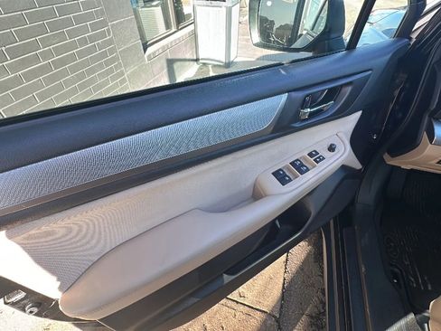 Used 2017 Subaru Outback 2.5i Premium image 10