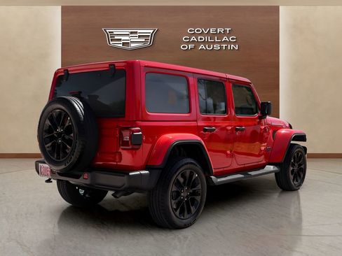 Used 2025 Jeep Wrangler Unlimited Sahara AWD/4WD image 4