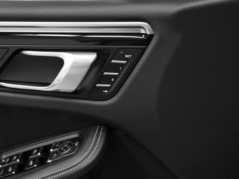 Certified 2023 Porsche Macan AWD/4WD image 30