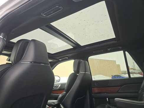 Used 2023 Lincoln Navigator Reserve image 14
