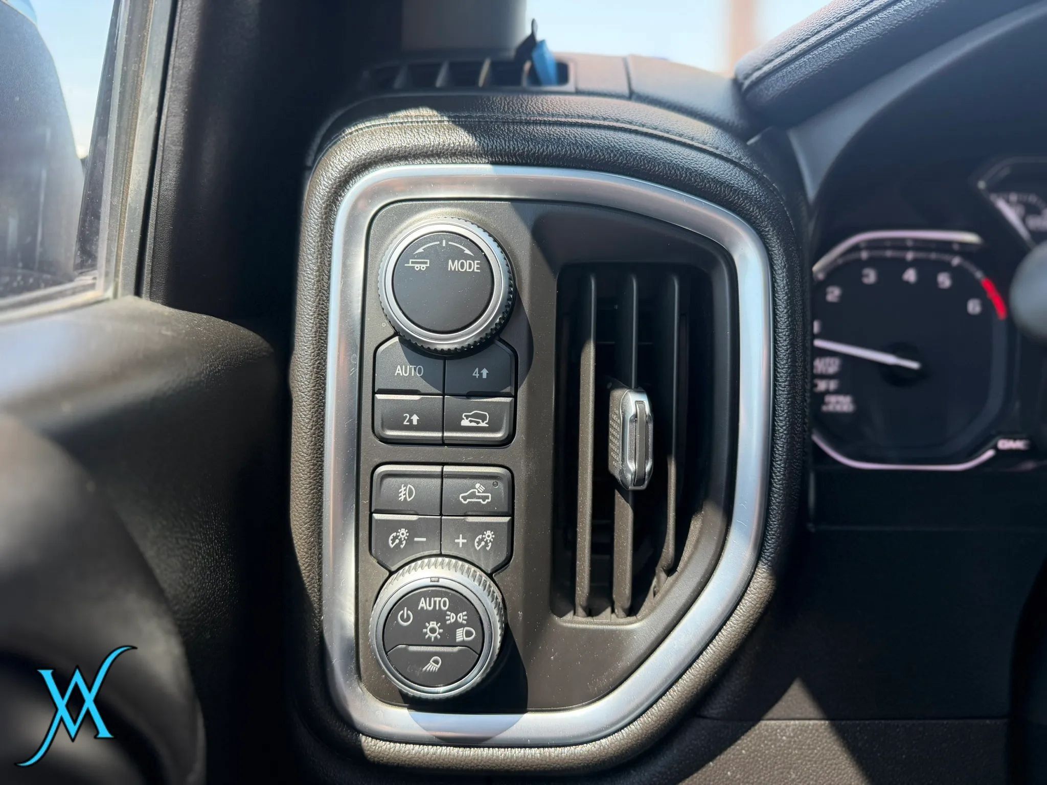 Used 2020 GMC Sierra 1500 SLT AWD/4WD image 33