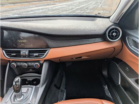 Used 2019 Alfa Romeo Giulia Sprint w/ Cold Weather Package image 21