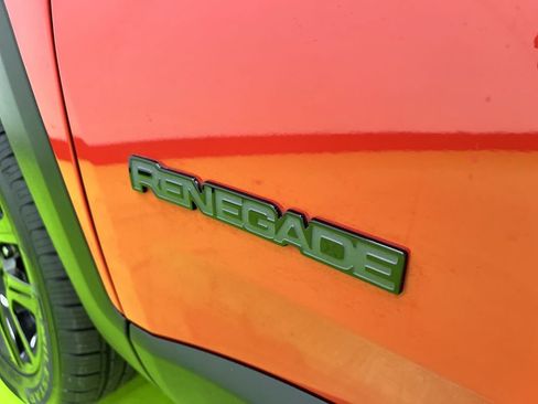 Used 2023 Jeep Renegade Altitude AWD/4WD image 14