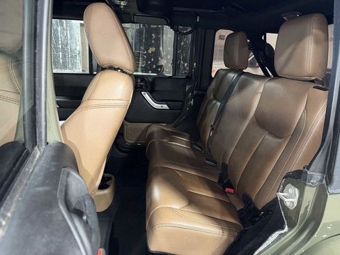 Used 2015 Jeep Wrangler Unlimited Sahara w/ Connectivity Group image 16