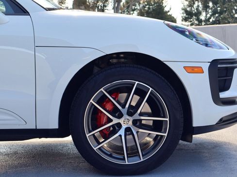 Certified 2023 Porsche Macan S image 11