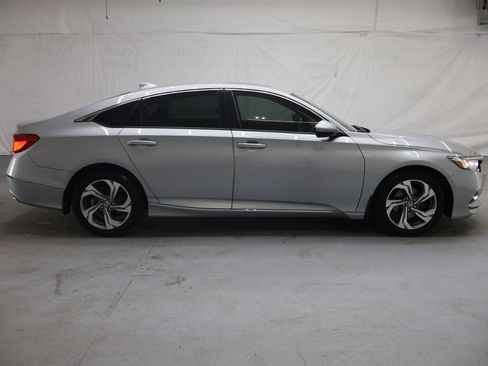 Used 2018 Honda Accord EX image 8