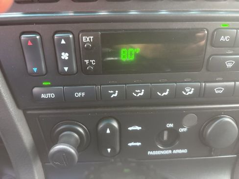 Used 2002 Ford Thunderbird image 16