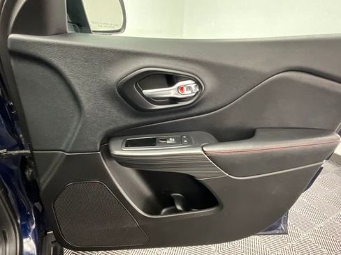 Used 2015 Jeep Cherokee Trailhawk w/ Comfort/Convenience Group image 12