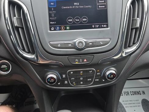 Used 2022 Chevrolet Equinox RS FWD image 21