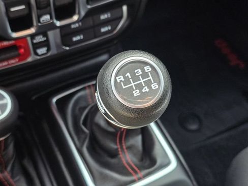 Used 2021 Jeep Gladiator Rubicon AWD/4WD image 40