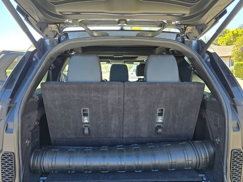 Used 2018 Land Rover Discovery HSE AWD/4WD image 34