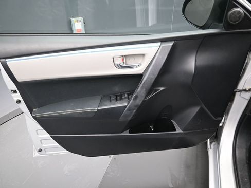 Used 2014 Toyota Corolla LE image 10