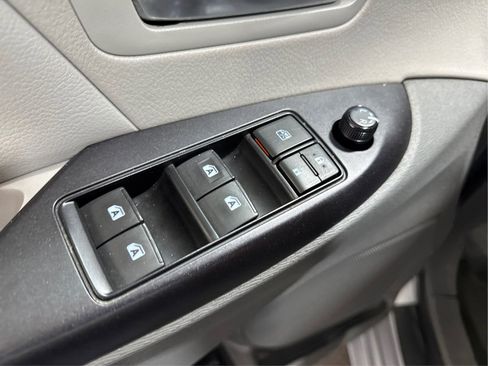 Used 2017 Toyota Sienna LE AWD/4WD image 23
