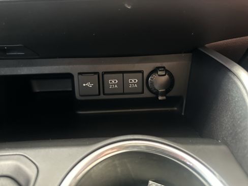 Used 2021 Toyota Highlander XLE image 38