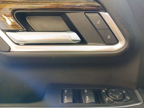 New 2025 GMC Sierra 2500 SLE w/ SLE Value Package; image 18