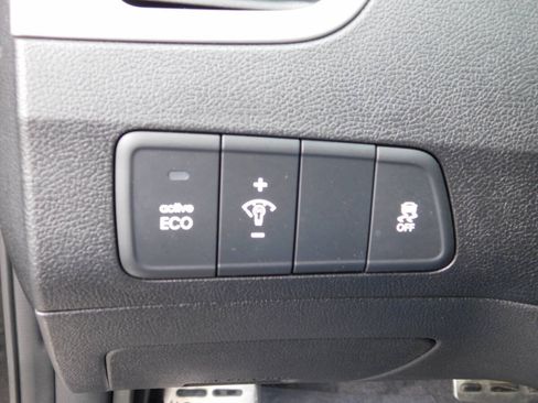 Used 2016 Hyundai Elantra Sport FWD image 18