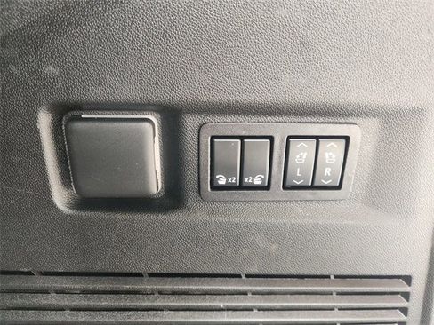 Used 2023 Chevrolet Tahoe Z71 w/ Luxury Package AWD/4WD image 35