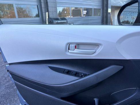 Used 2022 Toyota Corolla LE FWD image 19