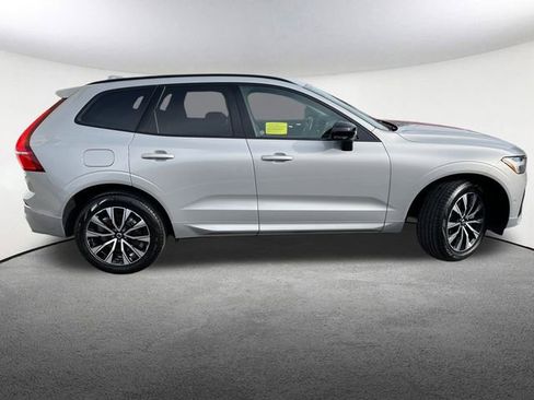 Used 2025 Volvo XC60 B5 Plus image 17