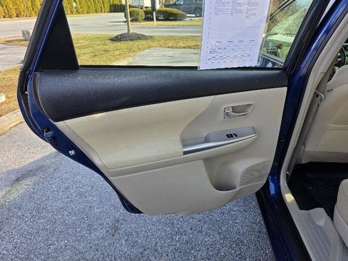 Used 2014 Toyota Prius V Three image 14