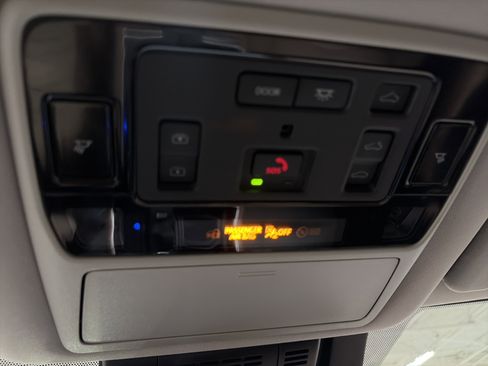 Used 2025 Toyota Grand Highlander AWD image 24