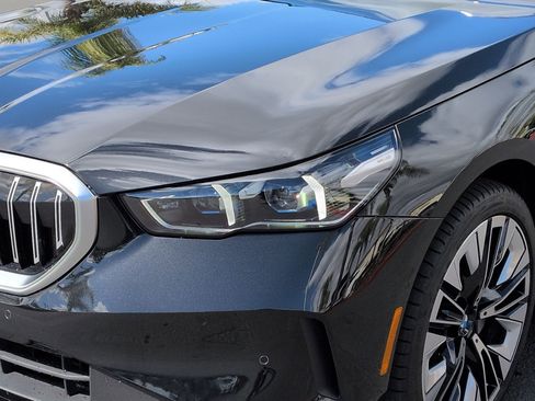 Used 2024 BMW 530i w/ Premium Package RWD image 6