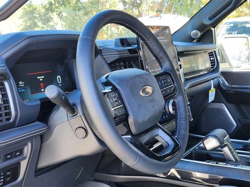 New 2023 Ford F150 Lightning Platinum image 19