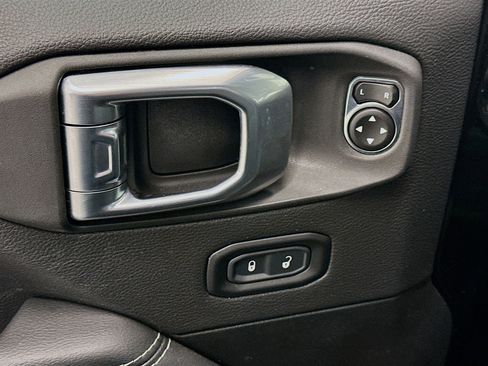 Used 2023 Jeep Wrangler Sahara image 15