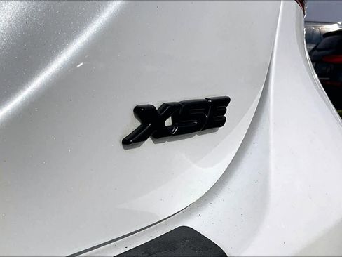 Used 2022 Toyota Camry XSE image 8