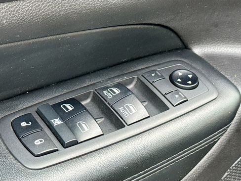 Used 2019 Jeep Grand Cherokee Laredo AWD/4WD image 8