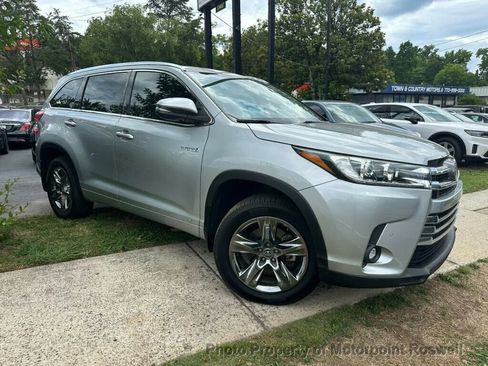 Used 2019 Toyota Highlander Limited Platinum AWD/4WD image 4