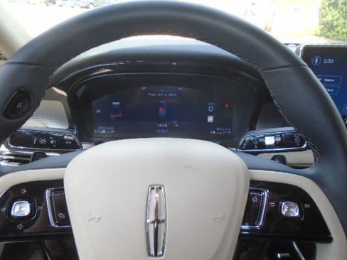 Used 2025 Lincoln Corsair AWD w/ Equipment Group 101A image 18