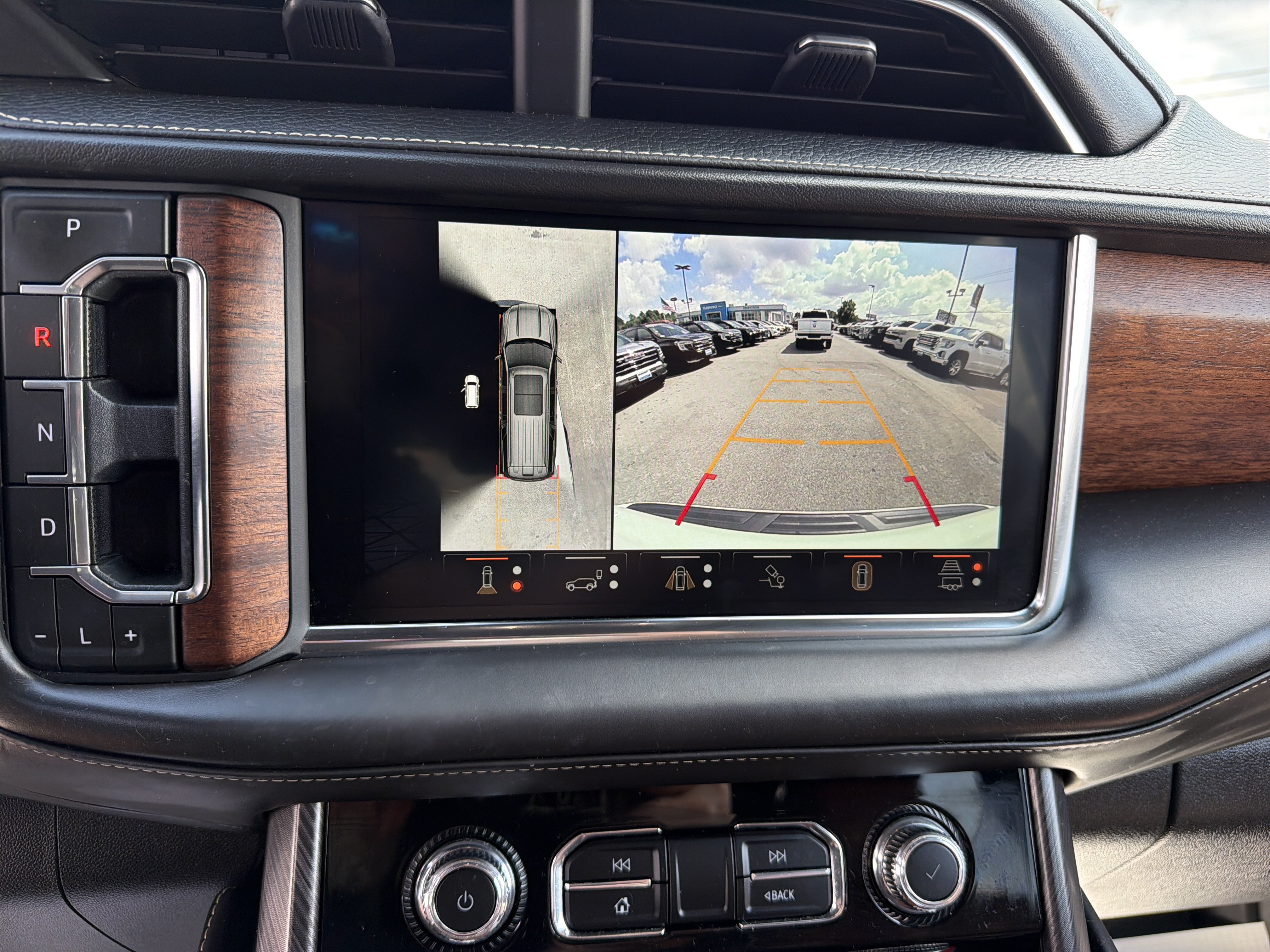 Used 2024 GMC Yukon Denali Ultimate AWD/4WD image 27
