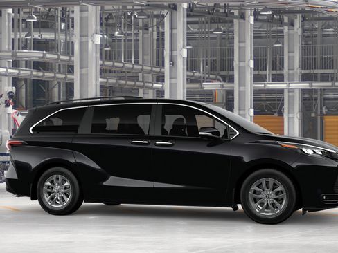 New 2026 Toyota Sienna XLE FWD image 15