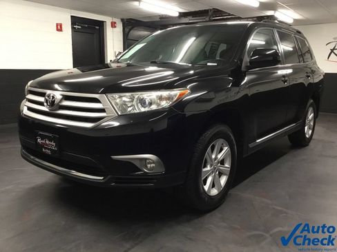 Used 2013 Toyota Highlander Plus AWD/4WD image 5