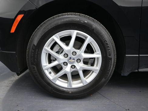 Used 2023 Chevrolet Equinox LS image 9