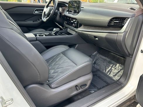 Used 2023 Nissan Rogue Platinum w/ Platinum Premium Package image 26