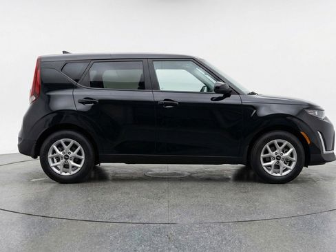 Used 2025 Kia Soul LX w/ LX Technology Package FWD image 11