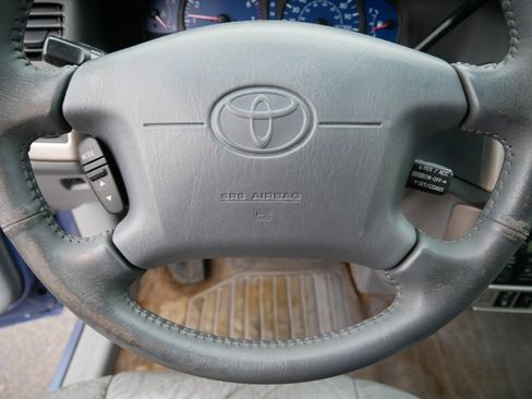 Used 2002 Toyota Sienna XLE image 25