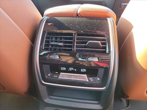 Used 2025 BMW X7 M60i AWD/4WD image 18
