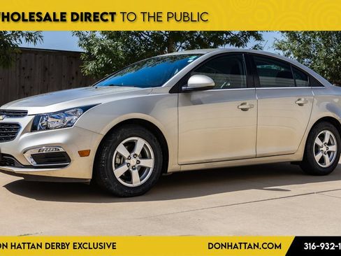 Used 2016 Chevrolet Cruze LT FWD image 2