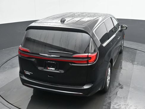 New 2026 Chrysler Pacifica Select FWD image 30