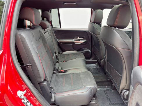 Used 2022 Mercedes-Benz GLB 250 w/ AMG Line image 43