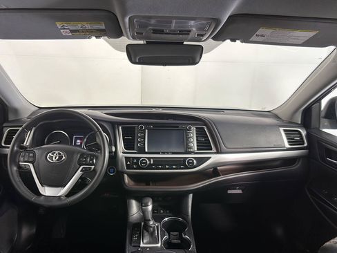 Used 2019 Toyota Highlander XLE AWD/4WD image 21