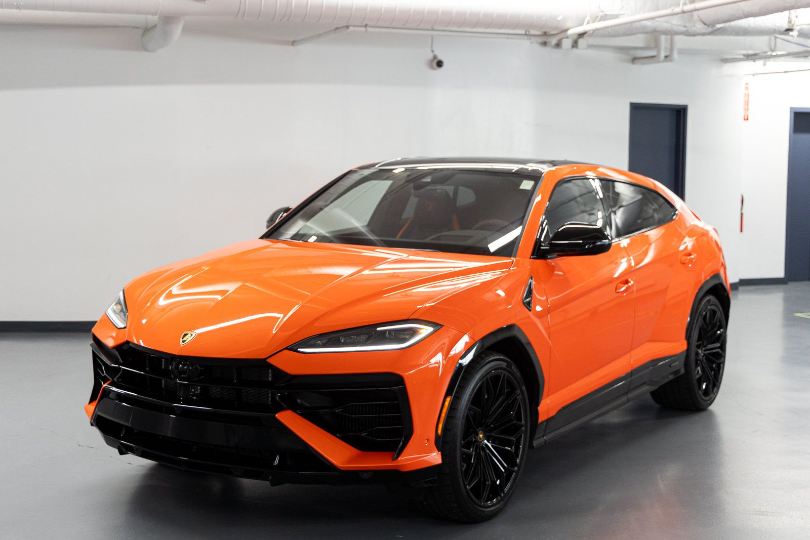 Used 2025 Lamborghini Urus S AWD/4WD image 3