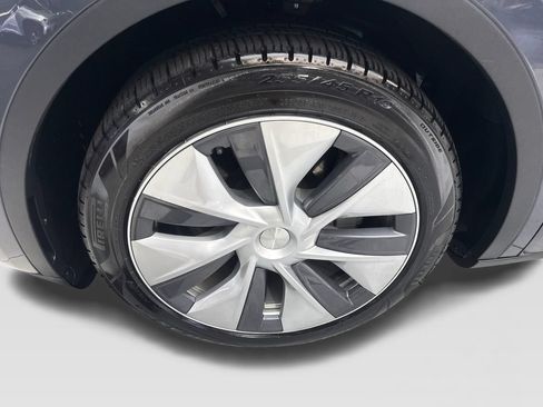 Used 2023 Tesla Model Y Long Range AWD/4WD image 85