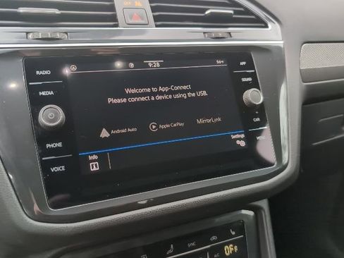 Used 2023 Volkswagen Tiguan SE image 16