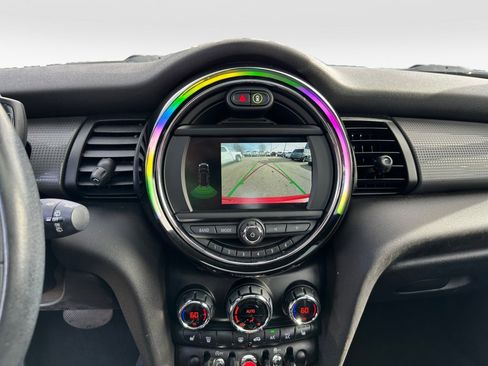 Used 2021 MINI Cooper 4-Door Hardtop w/ Storage Package image 21