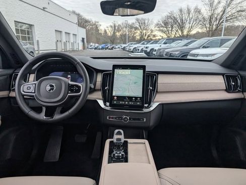 Used 2025 Volvo XC90 B6 Plus image 15